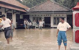 Kondisi Kantor Camat Mirit yang ikut terdampak banjir