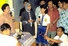Tanya jawab oleh salah satu siswi SMP kepada Presiden Megawati Soekarnoputri