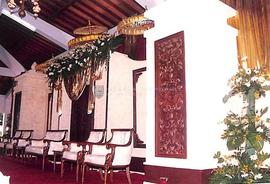 Tampilan dekorasi pelaminan pernikahan Bupati Kebumen Dra. Rustriningsih
