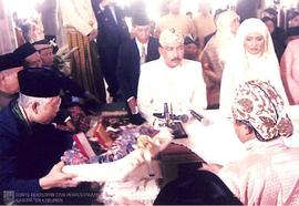 Mahar diterima oleh Keluarga pengantin perempuan