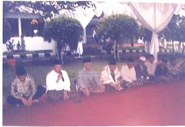 Wakil Bupati Kebumen, K.H. Nashiruddin Al Mansyur memberikan sambutan pada acara pengajian menjel...