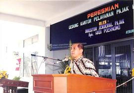 Pidato sambutan Direktur Jenderal Pajak, Hadi Poernomo, dalam acara peresmian gedung Kantor Pelay...